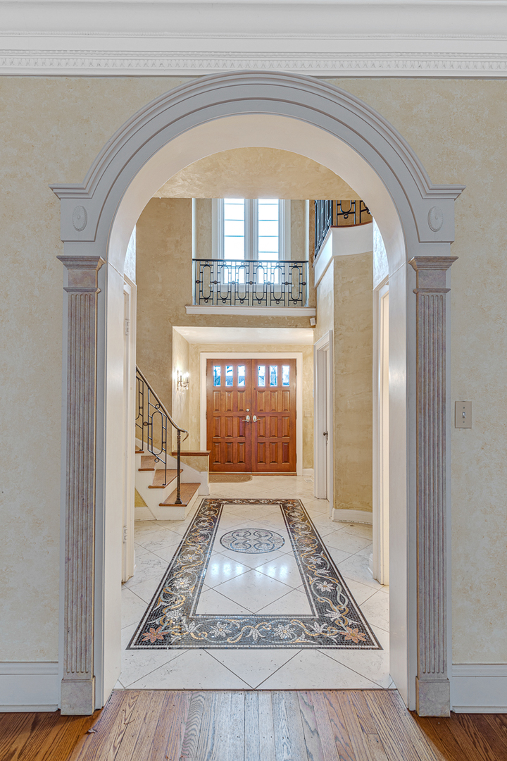 1034 Romona Road Wilmette, IL 60091 - Photo 4 of 51