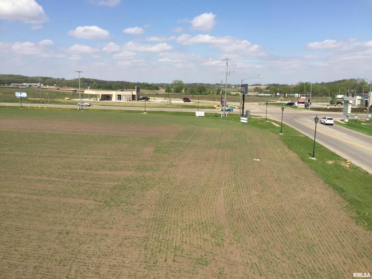 2401 Manufacturing Drive Clinton, IA 52732 - Photo 13 of 17 a view of a city