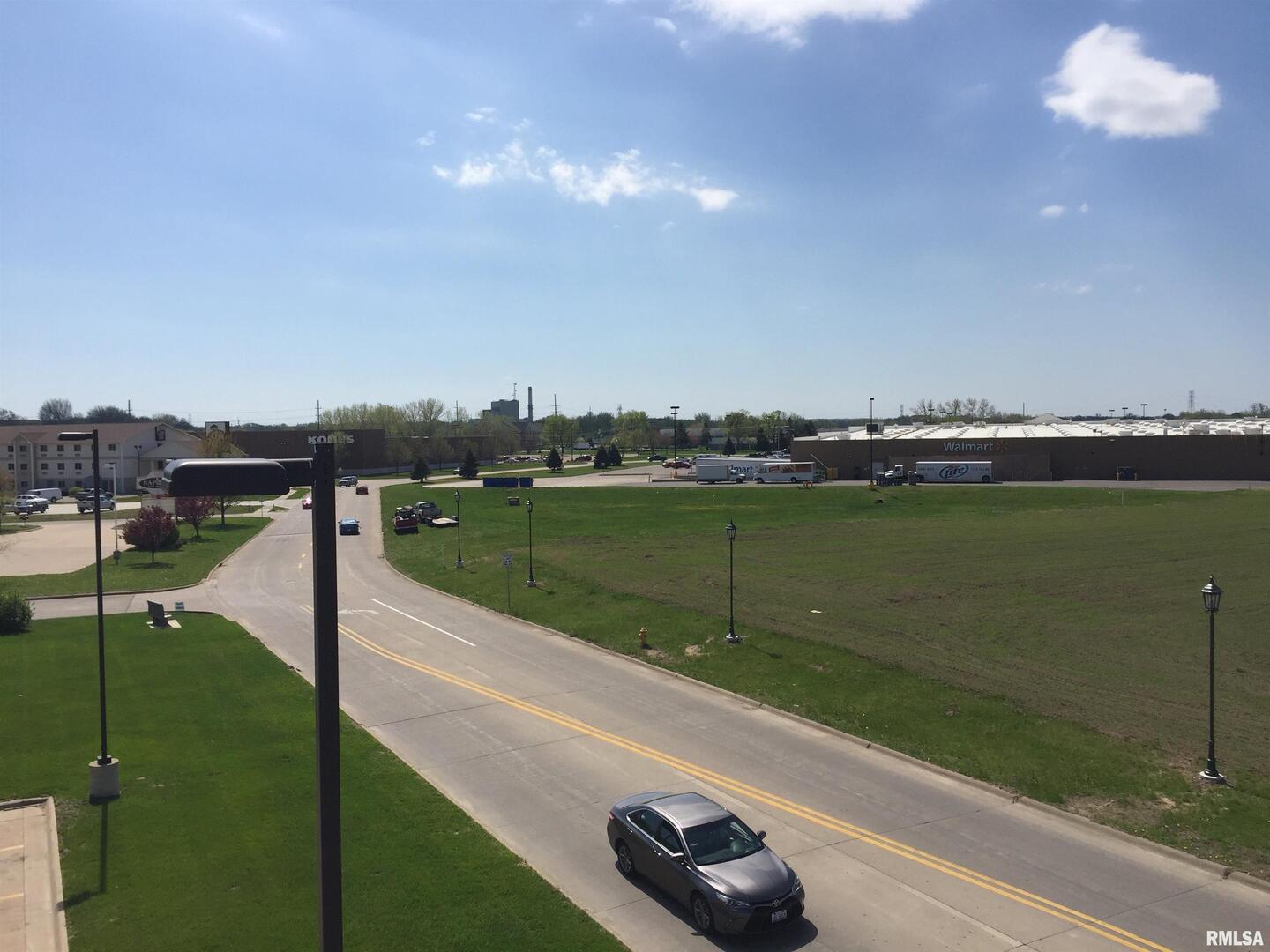 2401 Manufacturing Drive Clinton, IA 52732 - Photo 7 of 17 a view of a terrace with skyline