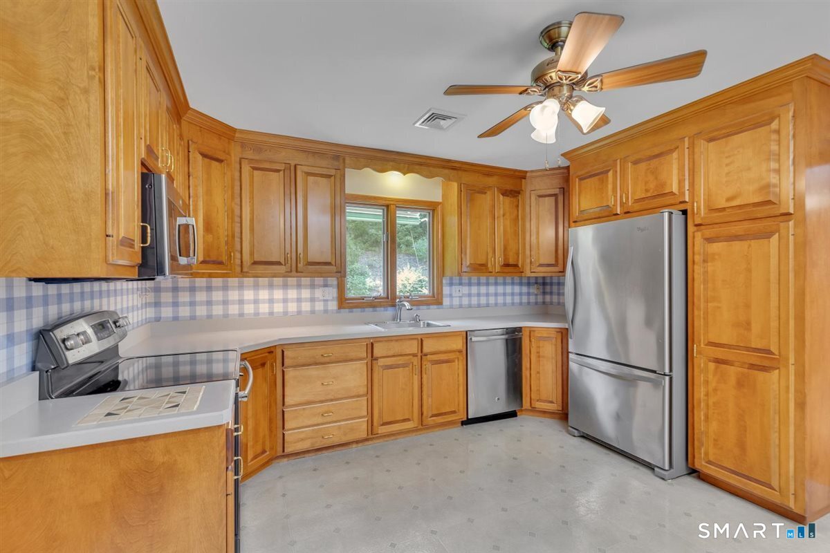 48 Lenti Drive Manchester, CT 06040 - Photo 8 of 40 Gallery Image 8