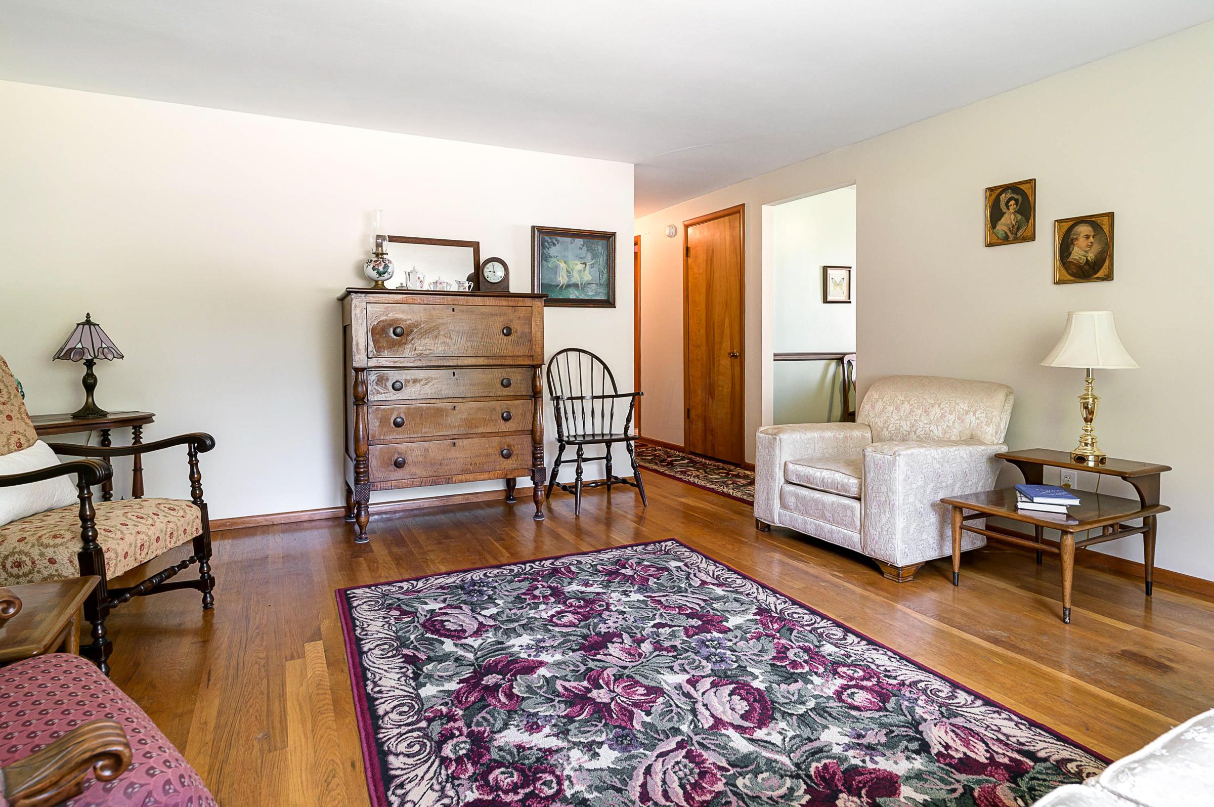 5251 Roche Place Columbus, OH 43229 - Photo 8 of 26 Gallery Image 8