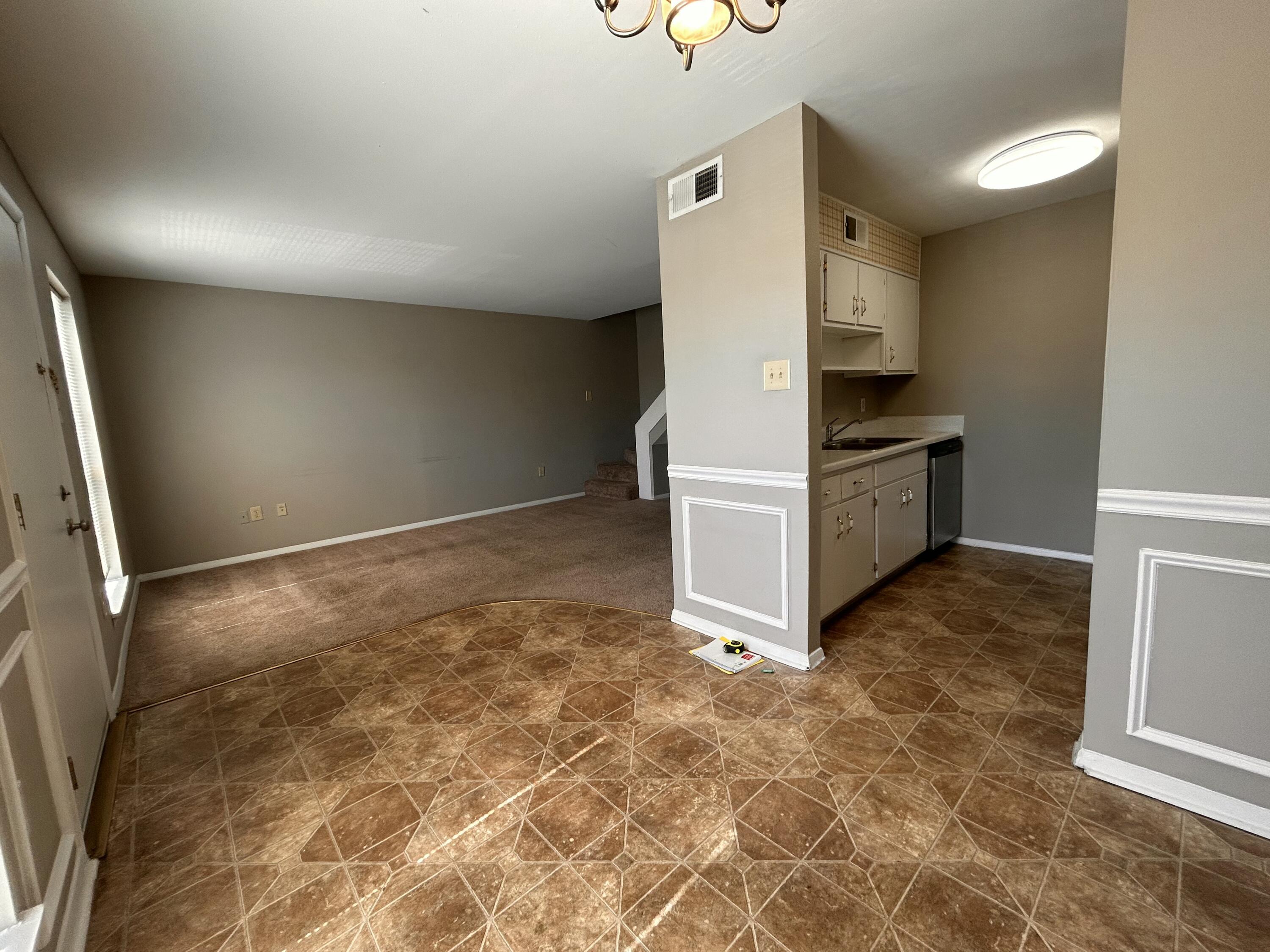 900 Mountain Creek Road, Unit D59 Chattanooga, TN 37405 - Photo 4 of 20 LIVING AREA