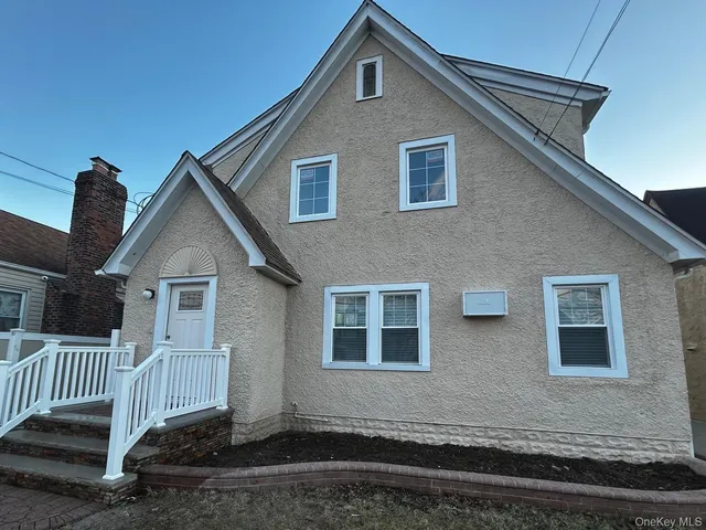 $699,000 | 858 Seaman Avenue, Baldwin, NY 11510