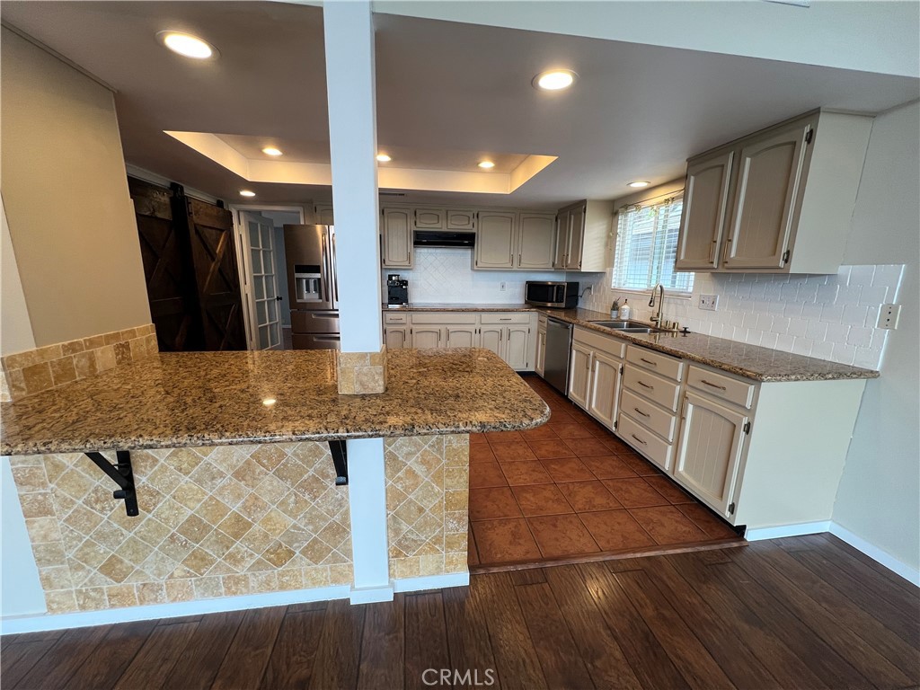 22781 Running Rabbit Court Canyon Lake, CA 92587 - Photo 12 of 41