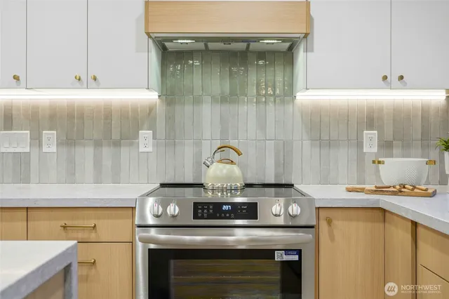 $1,099,900 | 16512 18th Avenue Northeast, Shoreline, WA 98155