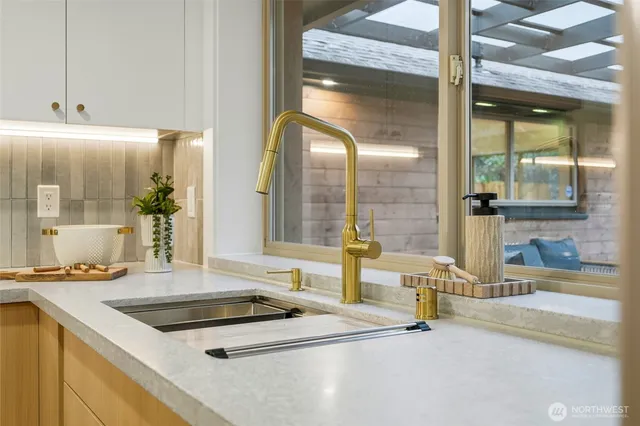 $1,099,900 | 16512 18th Avenue Northeast, Shoreline, WA 98155