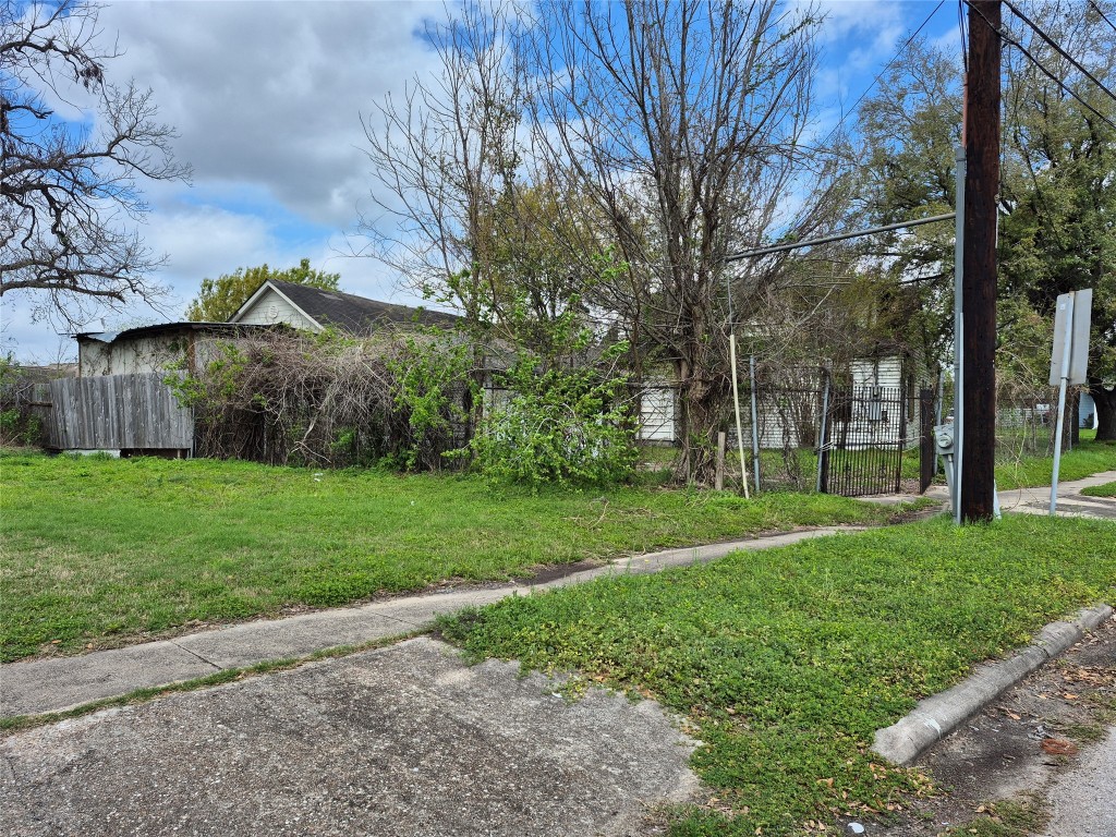 4618 Sharon Street Houston, TX 77020 - Photo 7 of 8