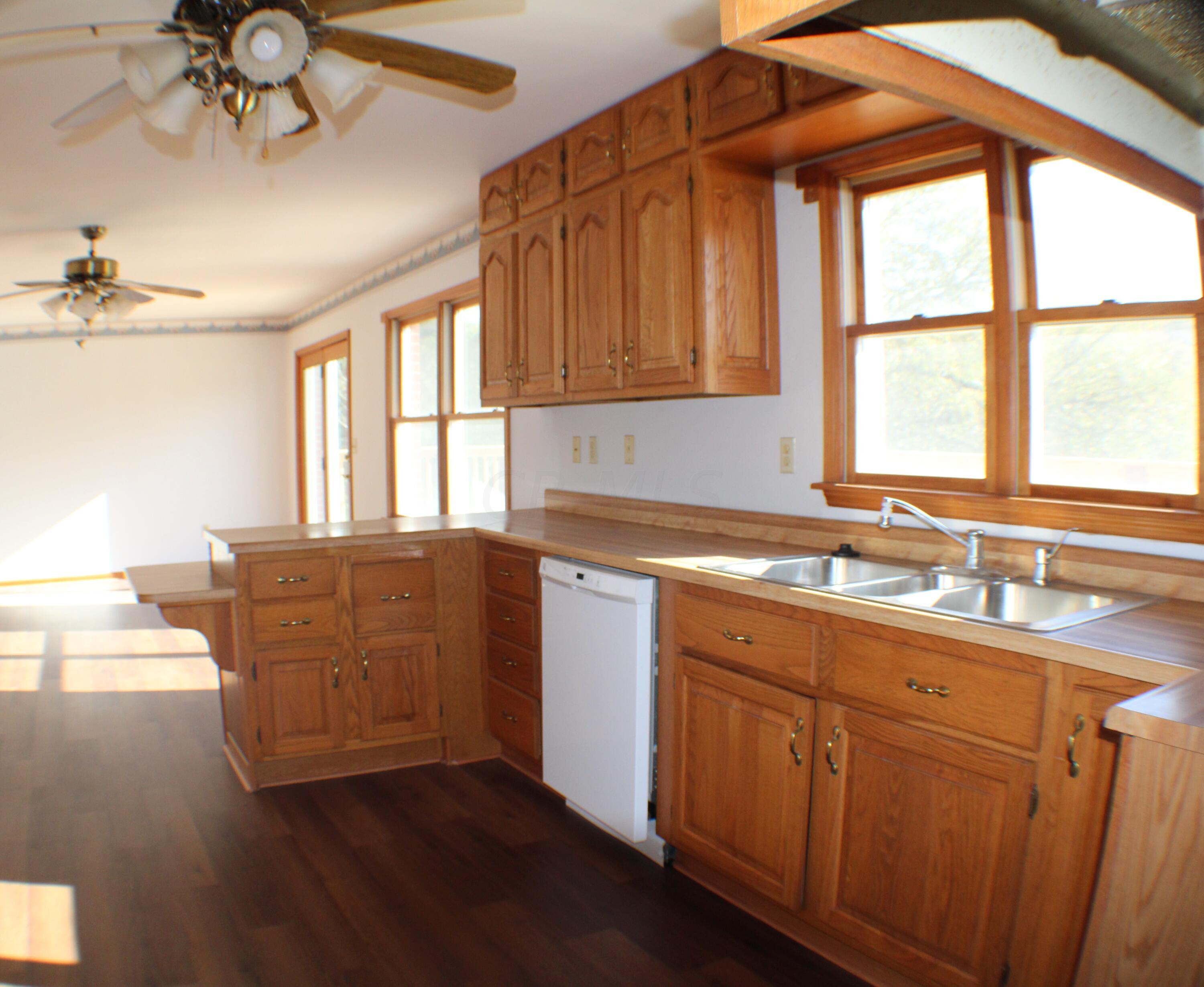 51 Hamburg Road Southwest Lancaster, OH 43130 - Photo 23 of 45 kitchen