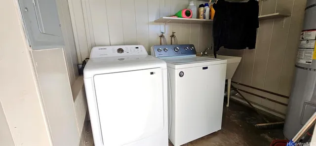 a view of a yard with an trees