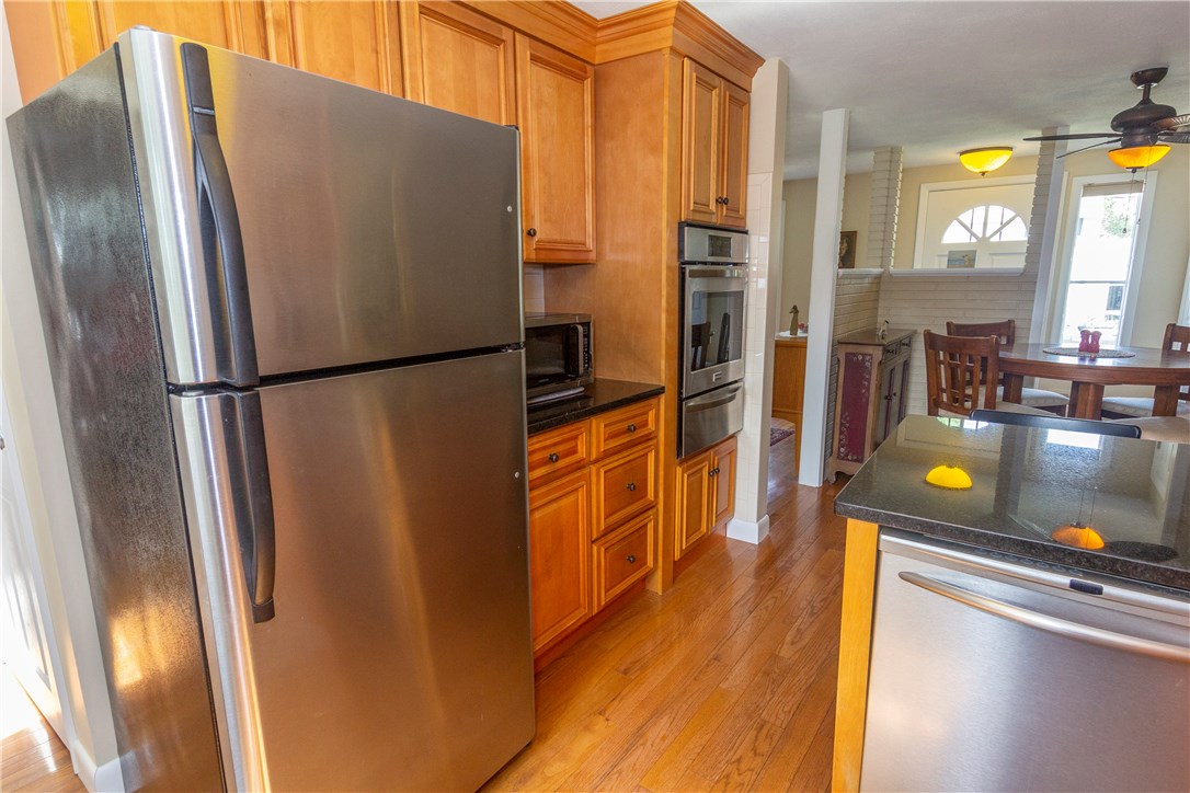 44 Barstow Road Warwick, RI 02888 - Photo 9 of 20 Stainless applicances