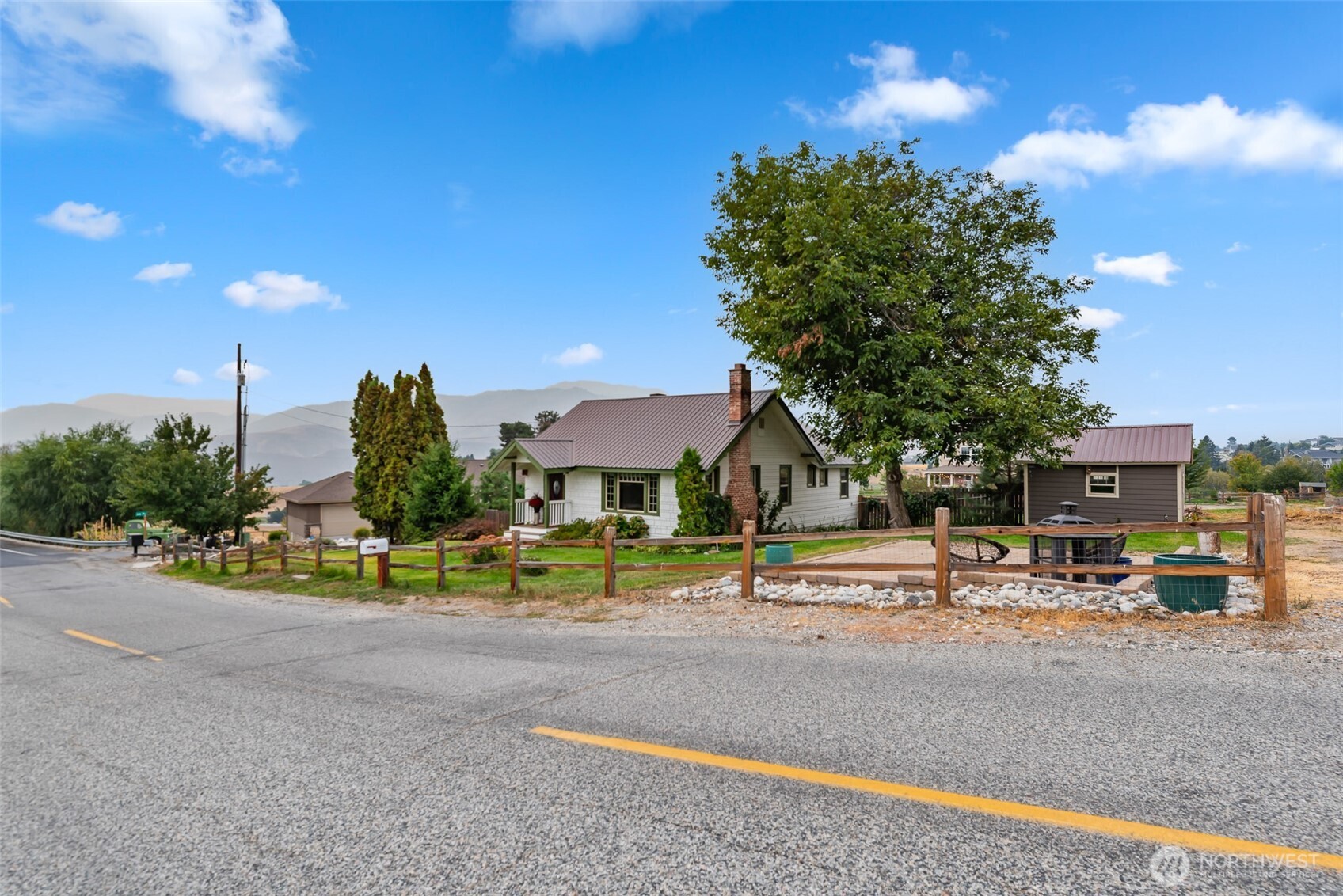 3724 School Street Wenatchee, WA 98801 - Photo 40 of 40 a view of street with houses