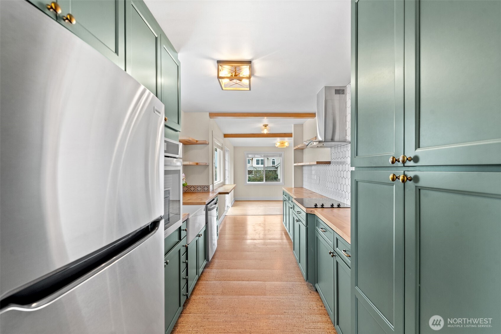3724 School Street Wenatchee, WA 98801 - Photo 10 of 40 a bathroom with a sink a mirror a bathtub and next to a window