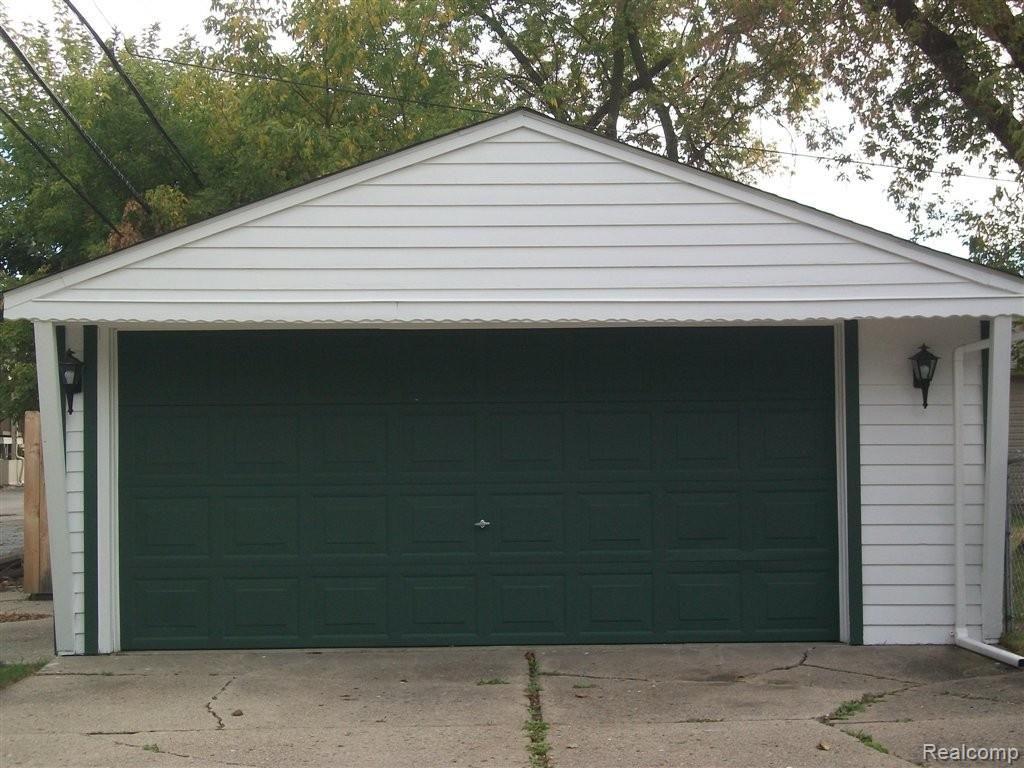 3722 Durham Road Royal Oak, MI 48073 - Photo 17 of 18 028.JPG
