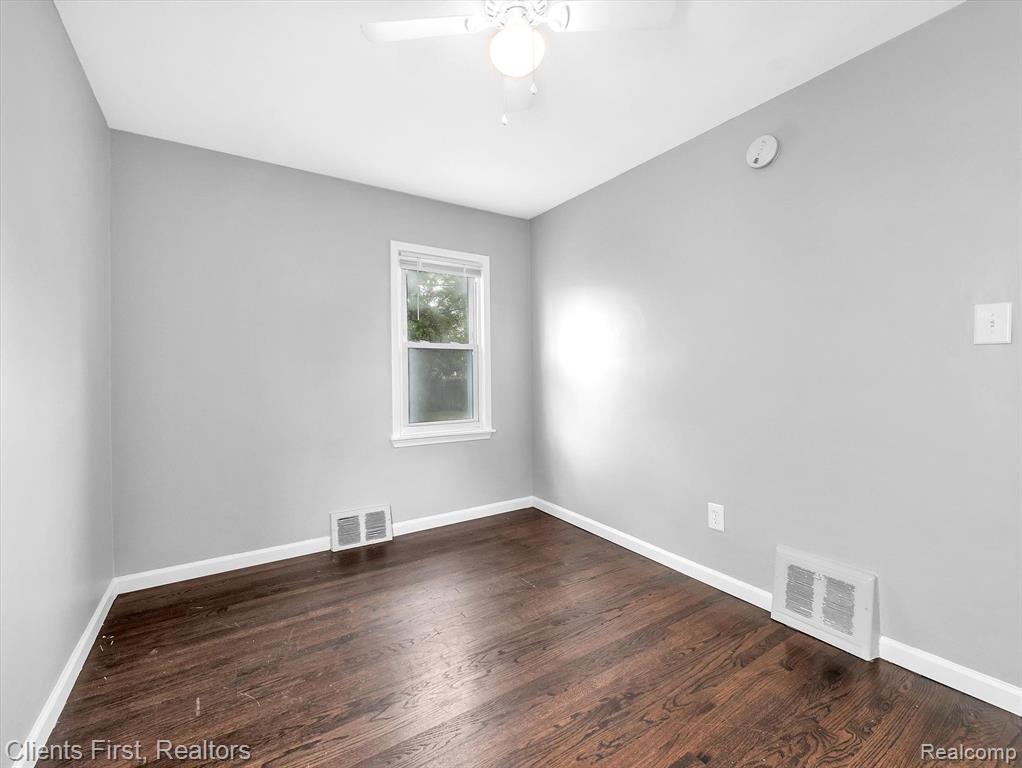 4405 Howe Road Wayne, MI 48184 - Photo 15 of 22