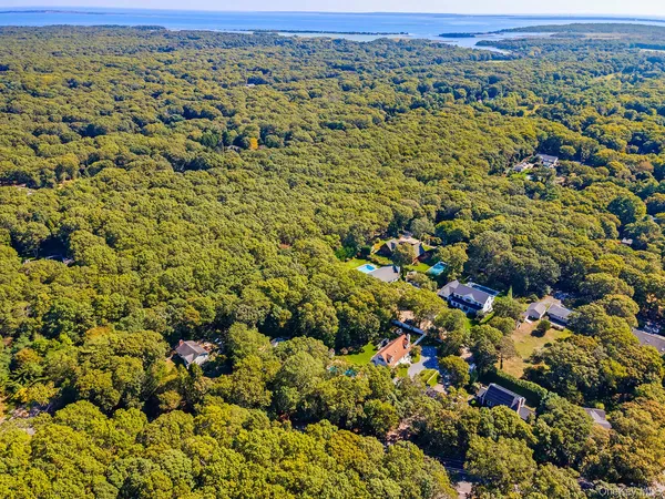 $995,000 | 4 Calvin Street, East Hampton, NY 11937