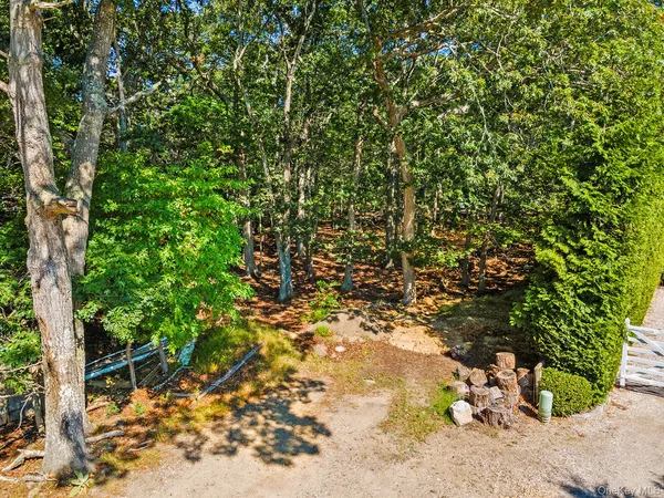 $995,000 | 4 Calvin Street, East Hampton, NY 11937