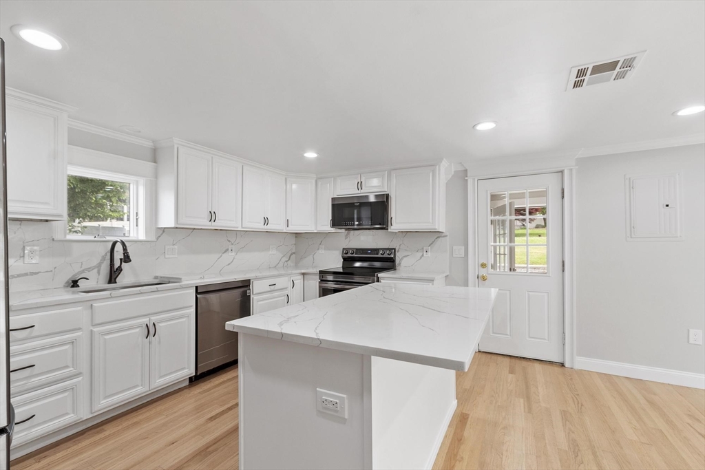 92 Hosmer Street Hudson, MA 01749 - Photo 11 of 31