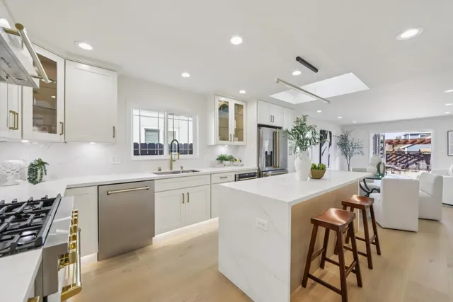 $2,388,000 | 725 Alameda De Las Pulgas, Redwood City, CA 94061