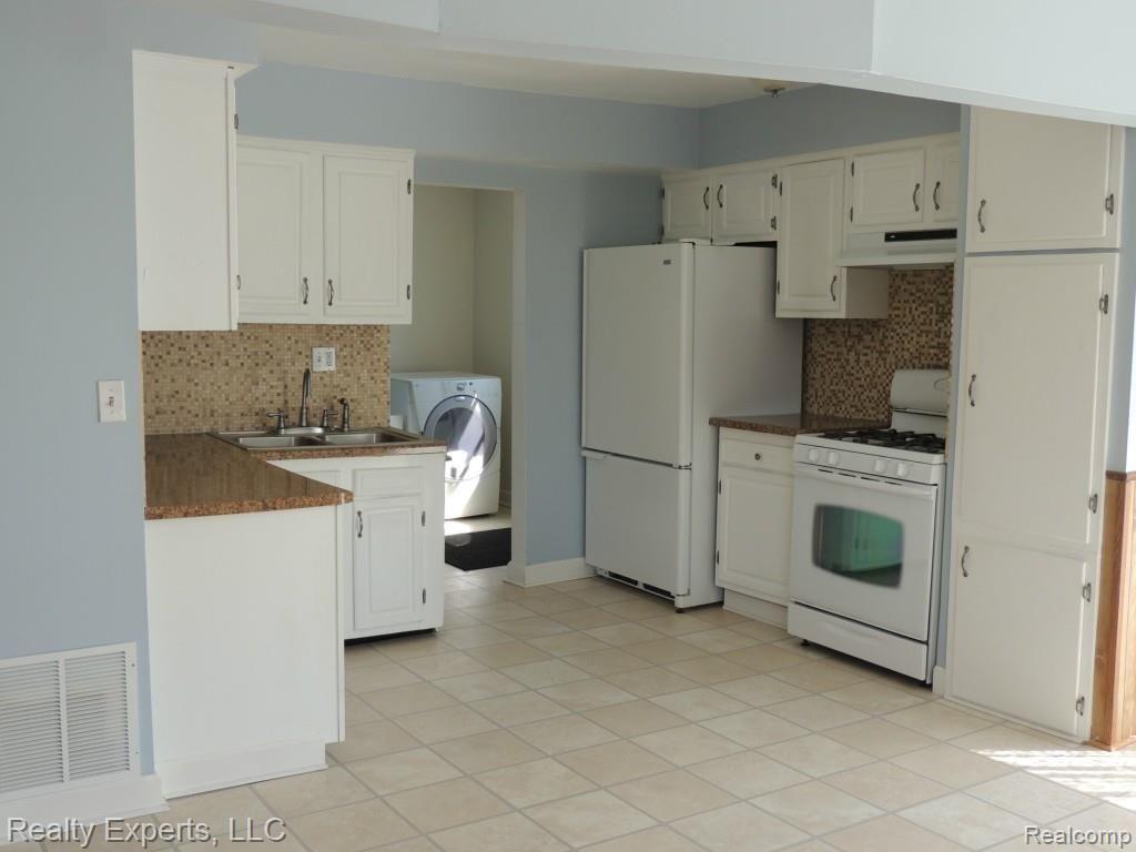 45171 Judd Road Belleville, MI 48111 - Photo 8 of 28