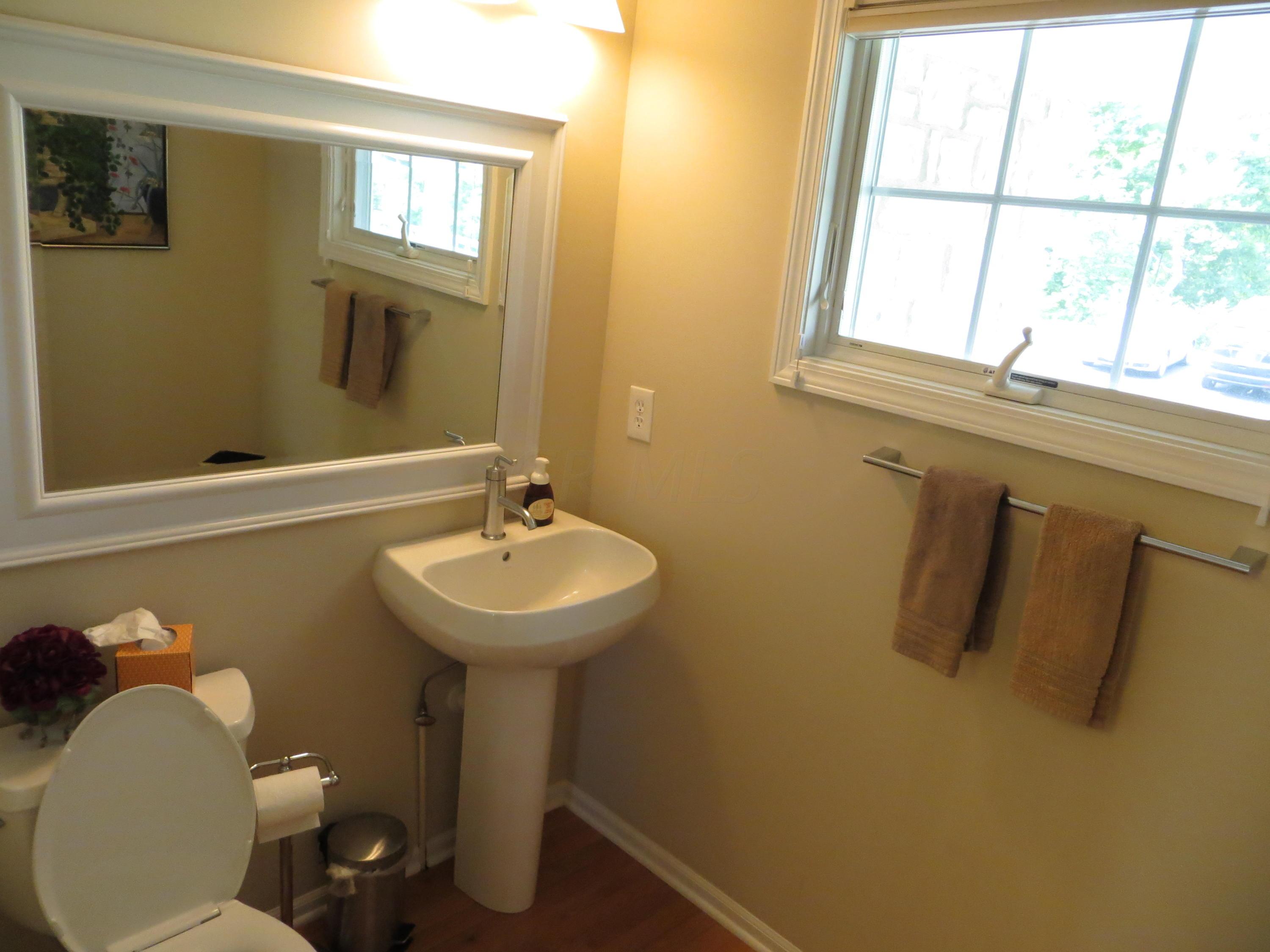 1222 Shagbark Road Columbus, OH 43230 - Photo 10 of 53