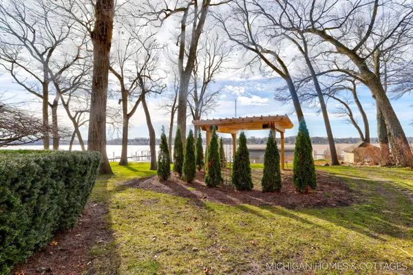 $3,950,000 | 714 North Shore Drive, Holland, MI 49424