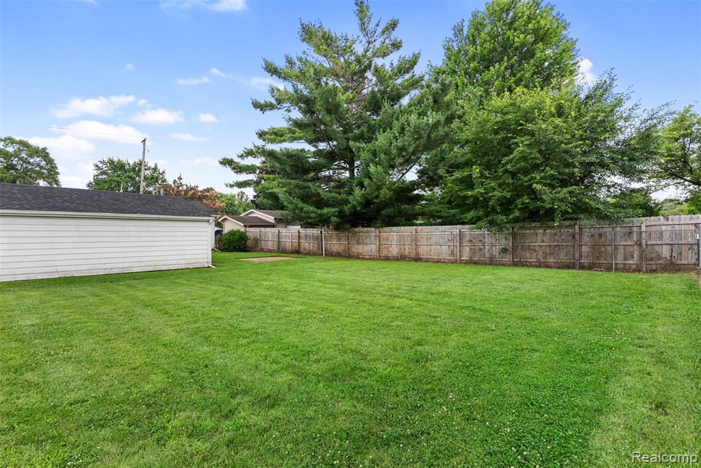 5439 Richfield Road Flint, MI 48506 - Photo 11 of 27