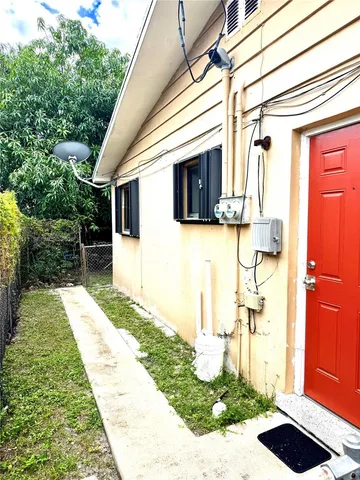 $2,000 | 1232 Northeast 136th Terrace, Unit 1232, North Miami, FL 33161