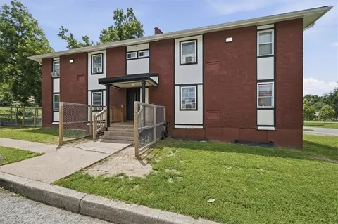 $825,000 | 5401 East 27th Terrace, Kansas City, MO 64128