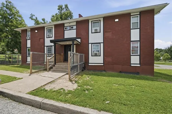 $825,000 | 5401 East 27th Terrace, Kansas City, MO 64128