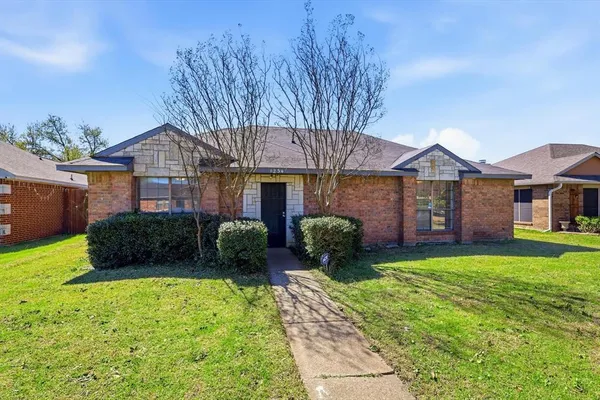 $2,100 | 1234 Roan Drive, Lancaster, TX 75134