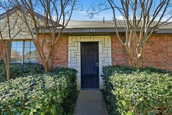 $2,100 | 1234 Roan Drive, Lancaster, TX 75134