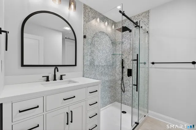 $1,400,000 | 2 Berberis Drive, Old Lyme, CT 06371