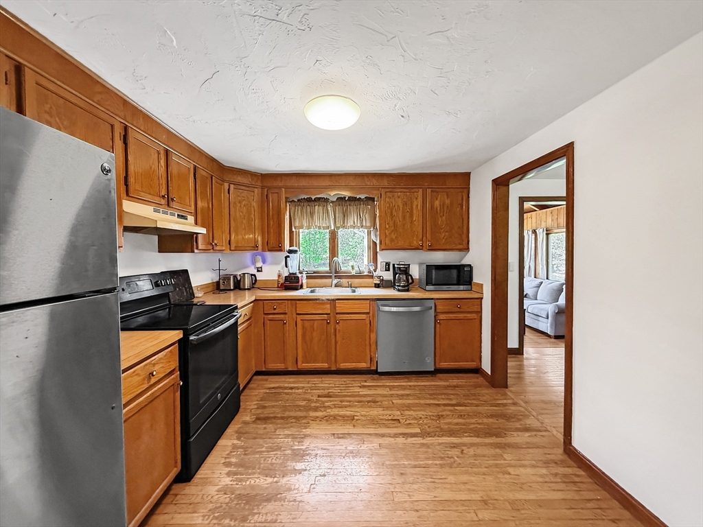 6 Philip Street Hudson, MA 01749 - Photo 5 of 41