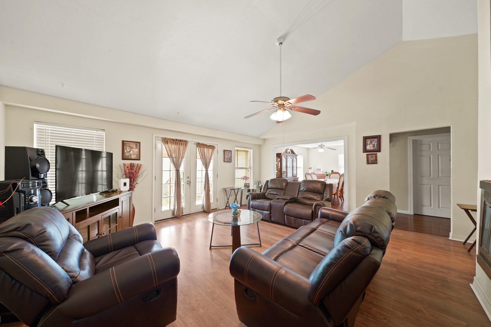 5307 Crane Street Houston, TX 77026 - Photo 31 of 41 a living room with furniture ceiling fan and a window
