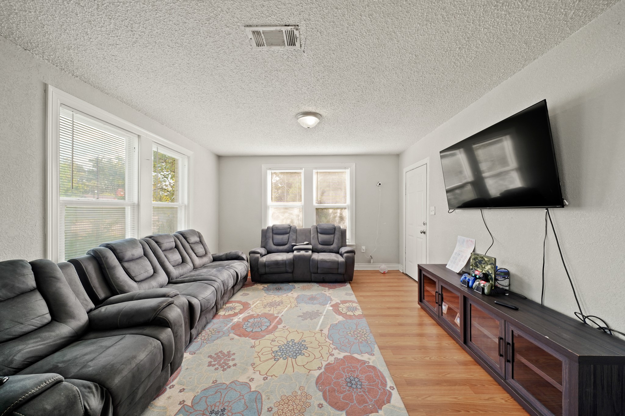 5307 Crane Street Houston, TX 77026 - Photo 4 of 41 a living room with furniture and a flat screen tv