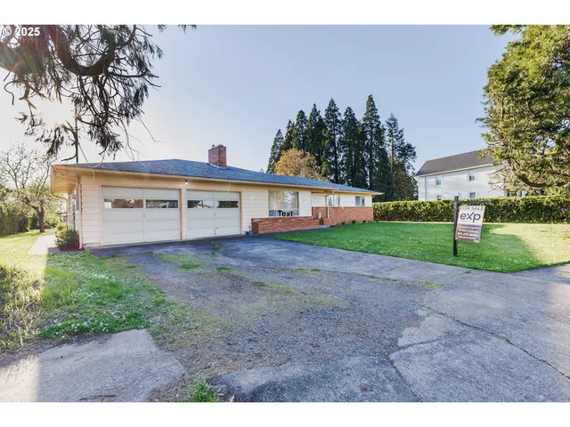 $495,000 | 645 South Main Street, Mount Angel, OR 97362