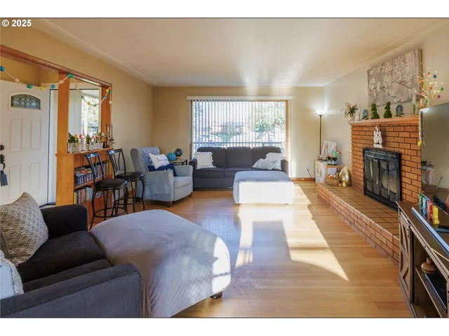 $495,000 | 645 South Main Street, Mount Angel, OR 97362