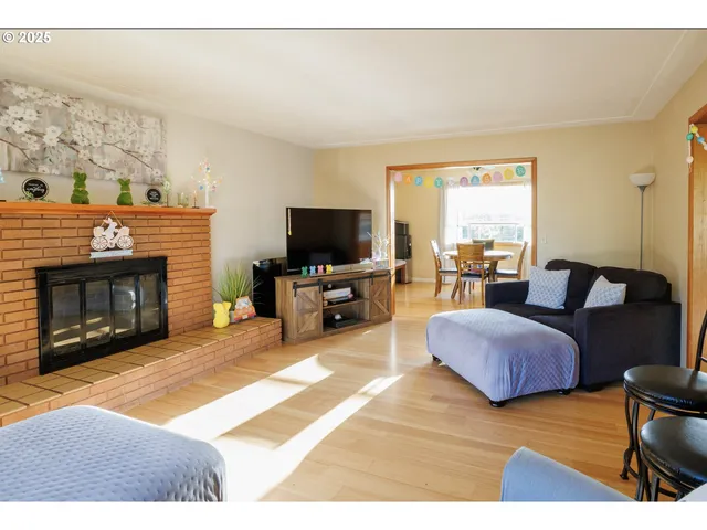 $495,000 | 645 South Main Street, Mount Angel, OR 97362