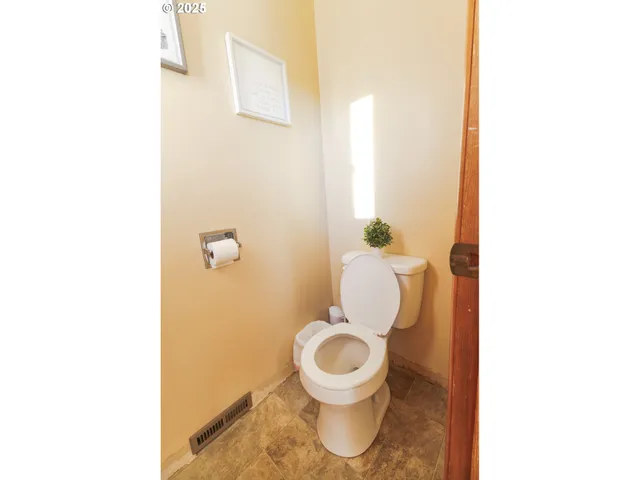 $495,000 | 645 South Main Street, Mount Angel, OR 97362