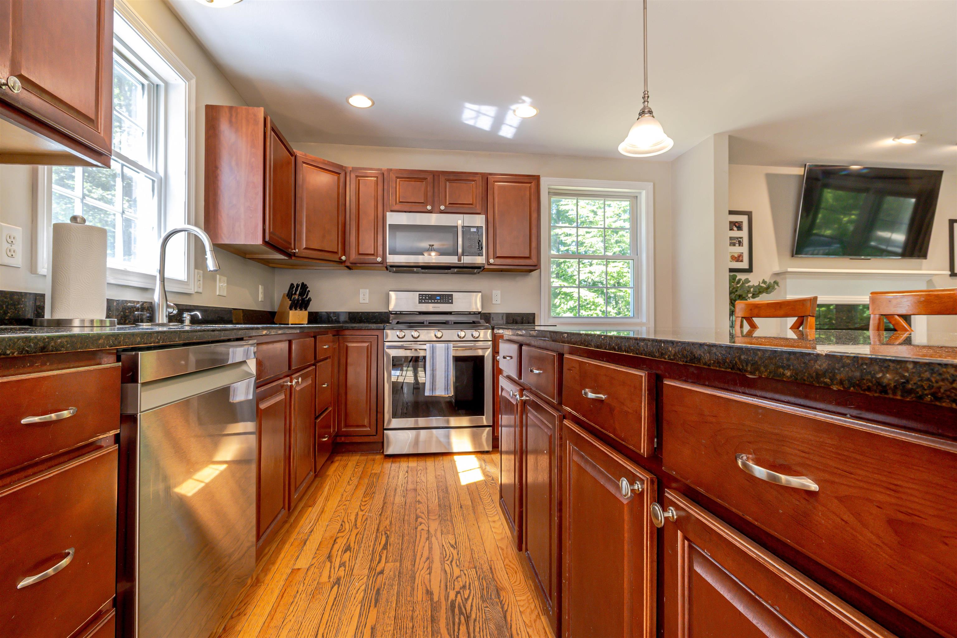 877 River Road Weare, NH 03281 - Photo 12 of 58