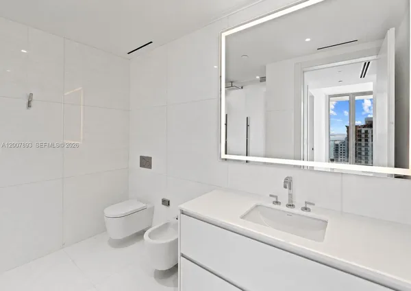$39,500 | 300 Biscayne Blvd Way, Unit 4201E, Miami, FL 33131