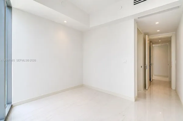 $39,500 | 300 Biscayne Blvd Way, Unit 4201E, Miami, FL 33131