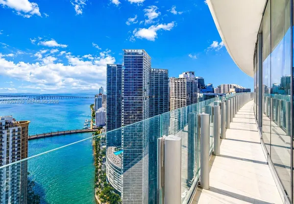 $39,500 | 300 Biscayne Blvd Way, Unit 4201E, Miami, FL 33131