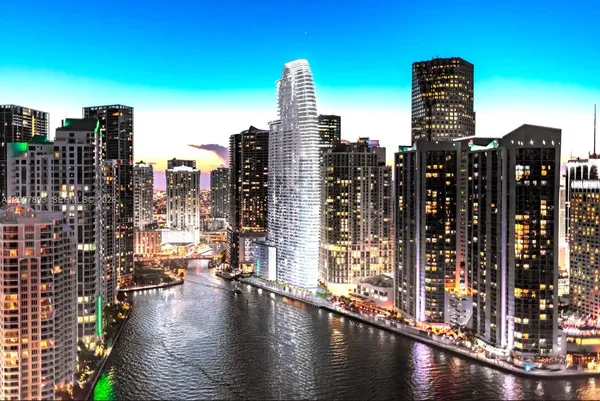 $39,500 | 300 Biscayne Blvd Way, Unit 4201E, Miami, FL 33131