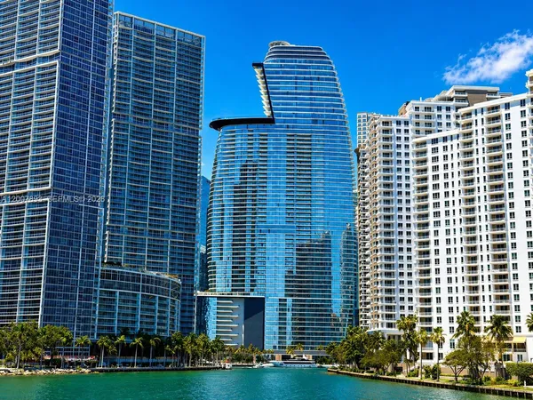 $39,500 | 300 Biscayne Blvd Way, Unit 4201E, Miami, FL 33131