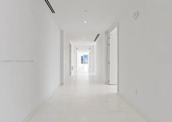 $39,500 | 300 Biscayne Blvd Way, Unit 4201E, Miami, FL 33131
