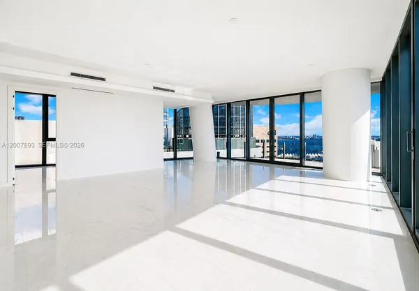 $39,500 | 300 Biscayne Blvd Way, Unit 4201E, Miami, FL 33131