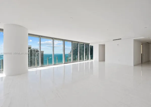 $39,500 | 300 Biscayne Blvd Way, Unit 4201E, Miami, FL 33131