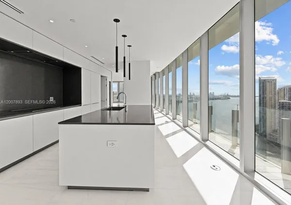 $39,500 | 300 Biscayne Blvd Way, Unit 4201E, Miami, FL 33131