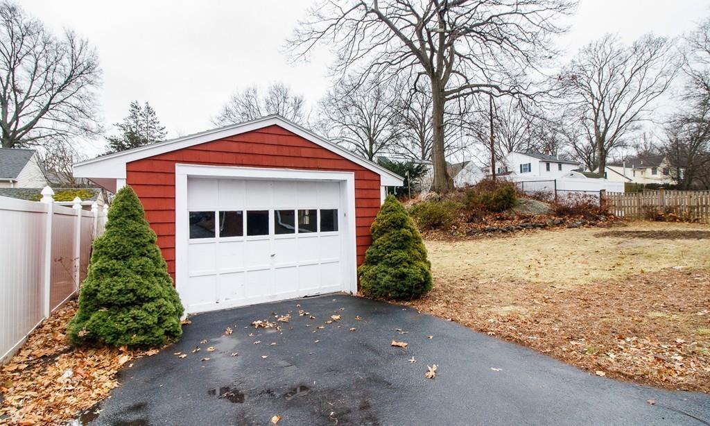 16 Sycamore Road Melrose, MA 02176 - Photo 4 of 23 Gallery Image 4